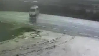 Malatya'da kaza : Minibüs şarampole devrildi