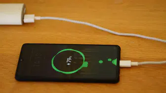2026'nın en hızlı şarj olan telefonları belli oldu : Apple ve Samsung zirvede