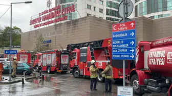 Sarıyer'de hastane yangını : Ekipler kontrol altına aldı