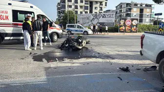 Antalya'da kaza : Kamyonet ile motosiklet çarpıştı