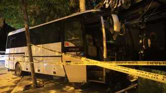 Hatay'da alkollü sürücünün kullandığı minibüs iş yerine daldı : Yaralılar var