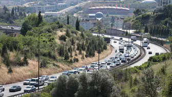 Otoyollarda tatil dönüşü yoğunluğu