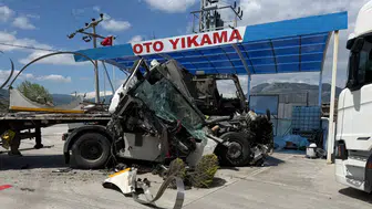 Burdur’da trafik kazası : Tır kamyona arkadan çarptı, 1 kişi yaralandı
