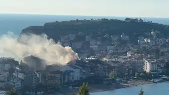 Bartın'da çatı yangın : Yaşlı çifti vatandaşlar kurtardı