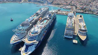 Kuşadası'na 4 kruvaziyer ile 10 bin 800 turist geldi