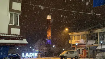 Samsun'da kar : Kent beyaza büründü