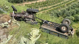Manisa'da traktör uçuruma yuvarlandı : 1 kişi yaşamını yitirdi