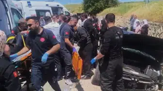 Batman'da otomobil istinat duvarına çarptı : 5 kişi yaralandı