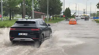 Kütahya'da sağanak ve dolu yağışı etkili oldu