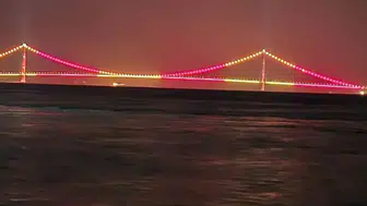 1915 Çanakkale Köprüsü sarı-kırmızı renklere büründü