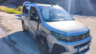 Bilecik'te iki otomobil çarpıştı : 4 kişi yaralandı