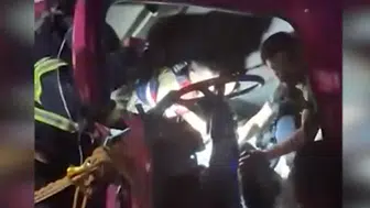 Diyarbakır-Şanlıurfa karayolunda iki tır çarpıştı : 1 yaralı