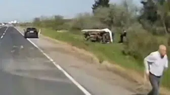 Silivri'de kamyonet yoldan çıktı : Sürücü yaralandı