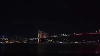 15 Temmuz Şehitler Köprüsü sarı kırmızı oldu