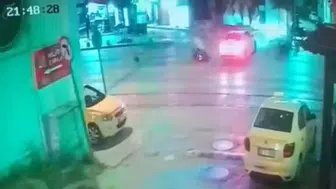 Bursa'da otomobil ve motosiklet çarpıştı : 1 kişi yaralandı