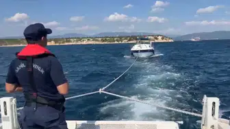 Aydın Didim'de tekne sürüklendi : 4 kişi kurtarıldı