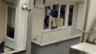 Kağıthane'de sinir krizi geçiren şahıs evdeki eşyaları sokağa attı