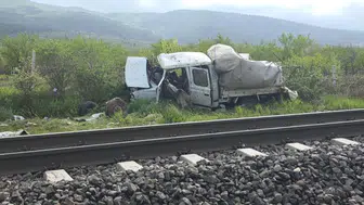 Kütahya'da yolcu treni ile kamyonet çarpıştı : 4 yaralı