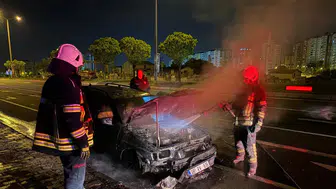 Kayseri'de seyir halindeki otomobil alev aldı