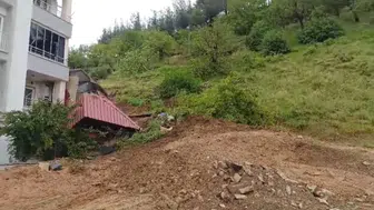 Osmaniye Bahçe'de toprak kayması : Ev kullanılamaz hale geldi, traktör göçük altında kaldı