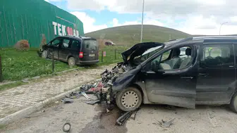 Erzurum Tekman'da iki otomobil çarpıştı : 6 yaralı