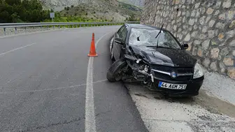 Malatya'da otomobil bariyerlere çarptı : Sürücü yaralandı