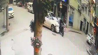 Bursa'da otomobil ve motosiklet çarpıştı : 1 kişi yaralandı