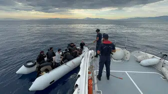 Aydın Kuşadası açıklarında 19 düzensiz göçmen kurtarıldı