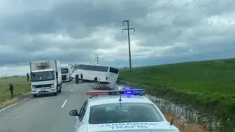 Tekirdağ'da 1 Mayıs kutlamalarına giden işçileri taşıyan otobüs kaza yaptı : 1 yaralı