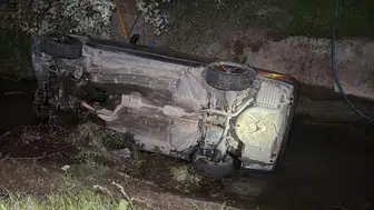 Aksaray'da otomobil sulama kanalına düştü