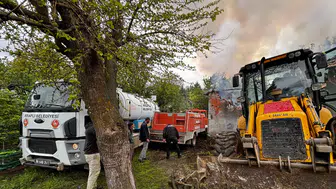 Yozgat'ta yangın : Ev, tandır ve ahır kullanılamaz halde