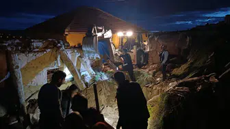 Sivas'ta ahır çöktü : 12 küçükbaş hayvan telef oldu