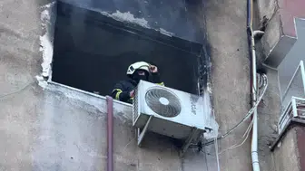 Diyarbakır'da apartman yangını : İtfaiye eri yaralandı, 2 kişi dumandan etkilendi