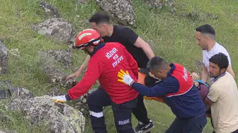 Iğdır'da otomobil uçuruma yuvarlandı : 4 kişi yaralandı