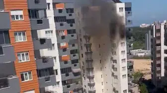 Antalya'da evde oyun oynarken yakılan mum yangın çıkardı : Daire küle döndü
