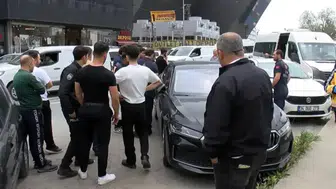 Bağcılar'da otomobil bagajında ceset bulundu