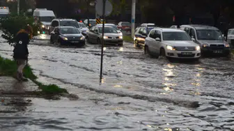 Ankara'da sağanak : Caddelerde su seviyesi yükseldi