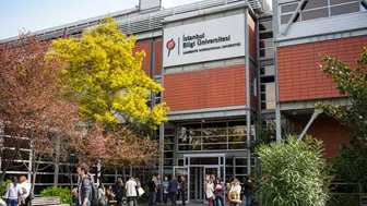 Faaliyet izni kaldırılan İstanbul Bilgi Üniversitesi öğrencileri eylem yaptı