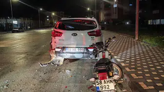 Sivas'ta motosiklet, park halindeki araca çarptı : 17 yaşındaki sürücü öldü