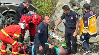Muğla'da otomobil uçuruma yuvarlandı : Kazada 2 kişi yaralandı
