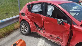 Kırklareli'nin Babaeski ilçesinde otomobiller çarpıştı : 3 yaralı