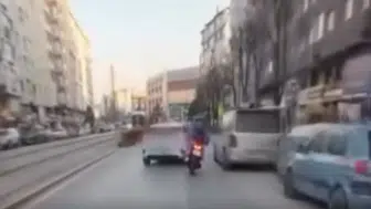 Eskişehir'de kaza anı kamerada : 'Kamera çekiyor mu?' dedi saniyeler sonra çarpıştı