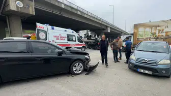 Samsun'da iki otomobil çarpıştı : 2 kişi yaralandı