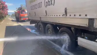 Antalya'da seyir halindeki tırda yangın çıktı
