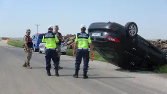 Kilis'te kontrolden çıkan otomobil taklalar attı : 5 yaralı