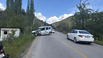Kastamonu'da cip ile hafif ticari araç çarpıştı : 3 kişi yaralandı