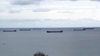 Karadeniz'de fırtına etkisi : Gemiler limana demir attı