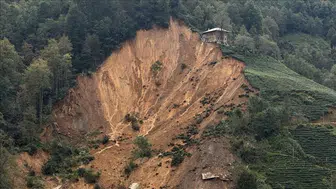 Giresun Bulancak'ta heyelan alarmı : 11 ev tahliye edildi
