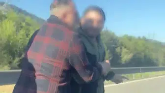 TEM Otoyolu'nda maganda dehşeti : Otomobilin kapısını açıp sürücüye saldırdı