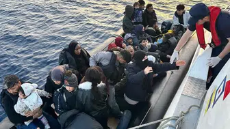 İzmir Çeşme'de 39 düzensiz göçmen yakalandı